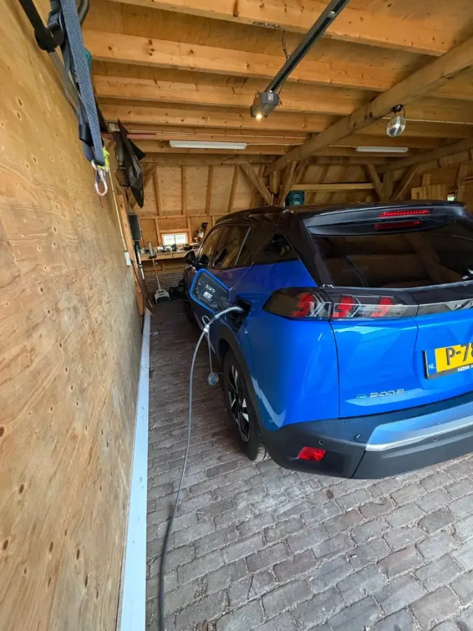EV GT 50 kWh Panorama Dak | Camera | Parkeersensoren Rondom | Leder/Stof | Digitaal Dashboard | Digitaal Dasbhoard | 17" Lichtmetaal | Achteruitrijcamera | Afwijkende dakkleur | Airco (autom