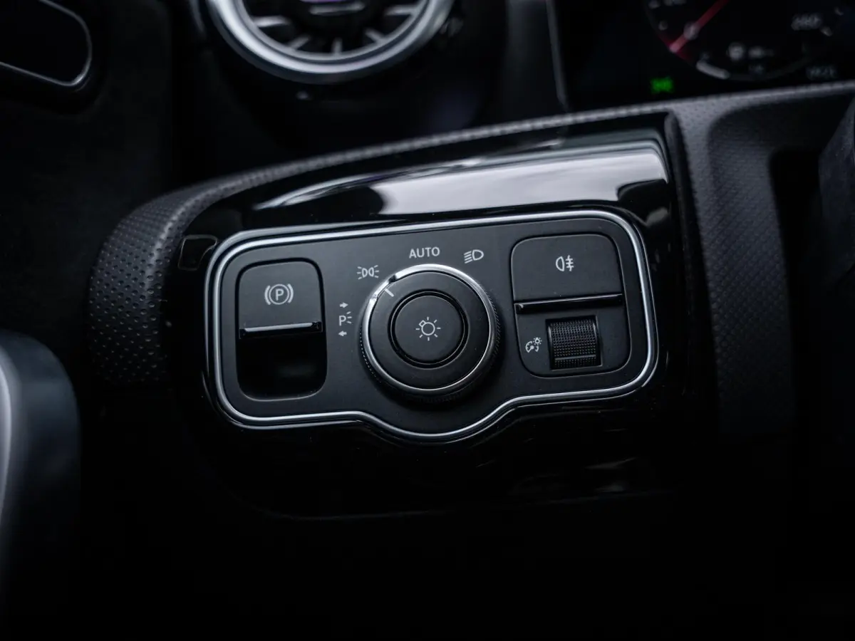A250 e Business Solution AMG - Pano l ACC l Sfeerverl. l Keyless