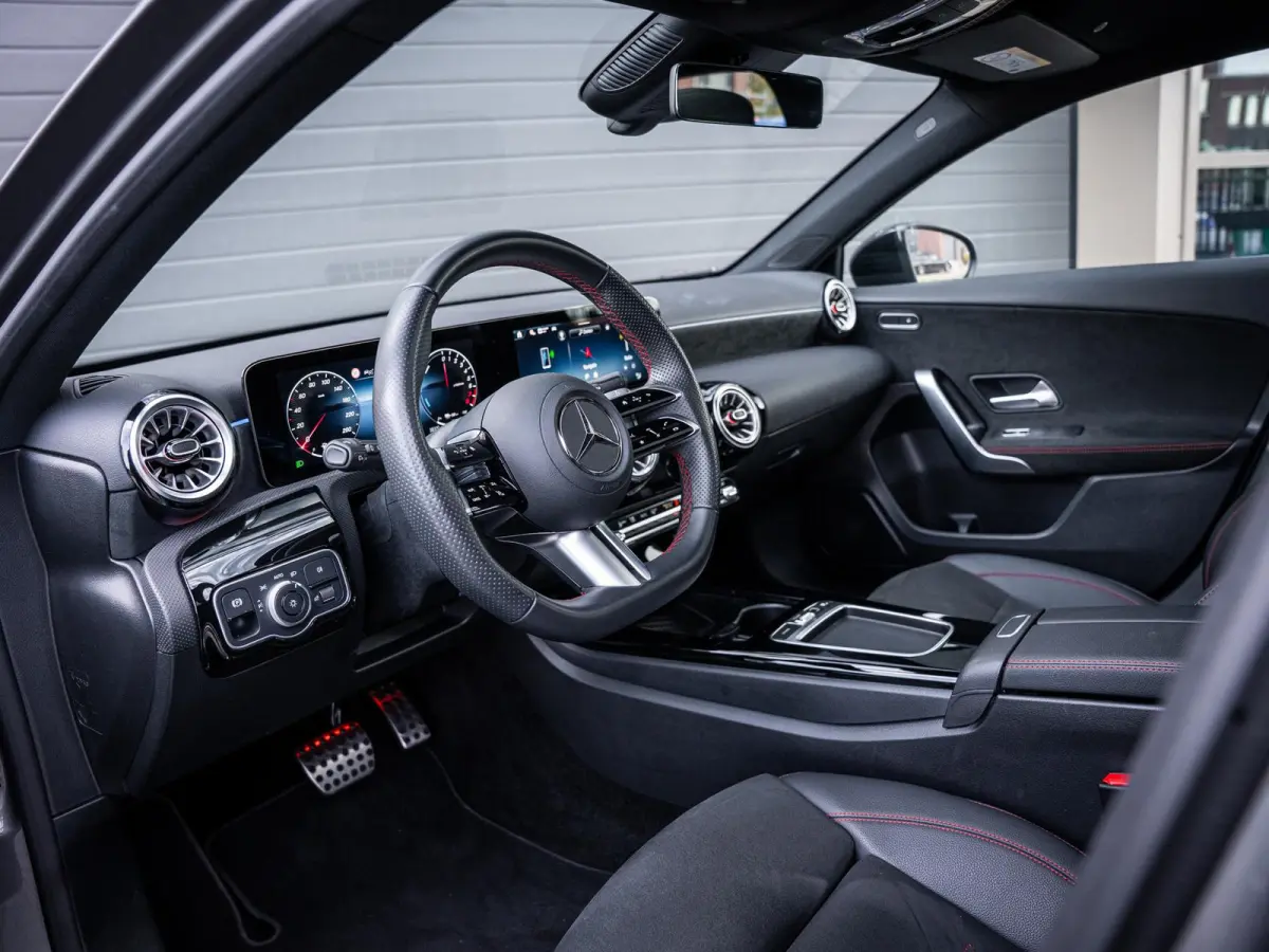 A250 e Business Solution AMG - Pano l ACC l Sfeerverl. l Keyless