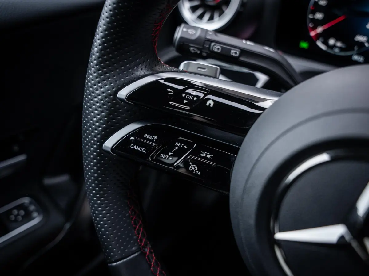 A250 e Business Solution AMG - Pano l ACC l Sfeerverl. l Keyless