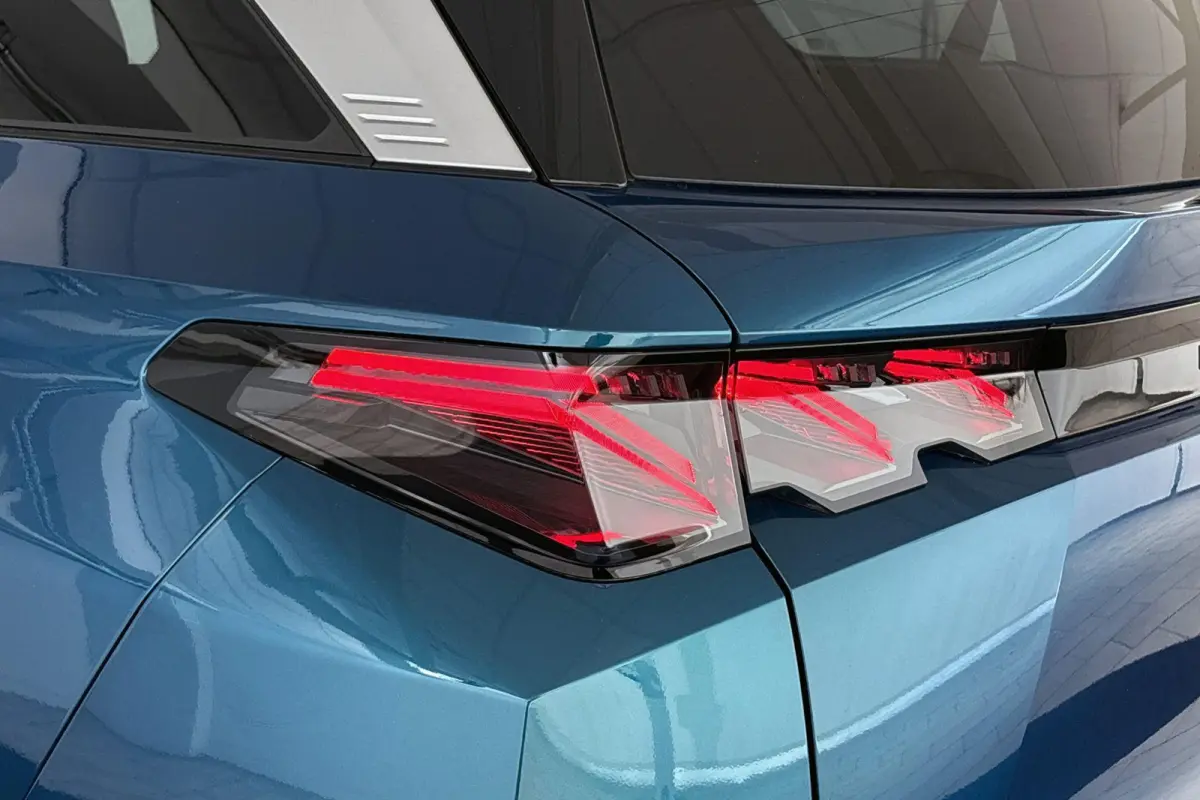 Launch Edition Dual Motor 73 kWh 7p Panoramadak 360-Camera Stuur-Stoelverwarming 20"