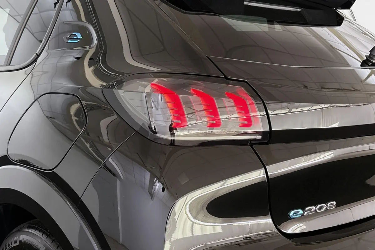 EV Blue Lease Allure 50 kWh Camera Apple CarPlay Climate Control Navi