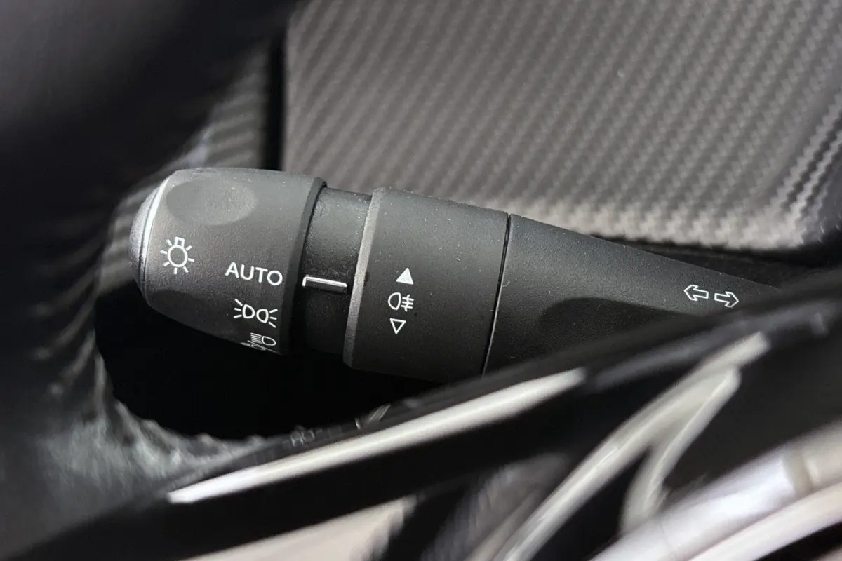 EV Blue Lease Allure 50 kWh Camera Apple CarPlay Climate Control Navi