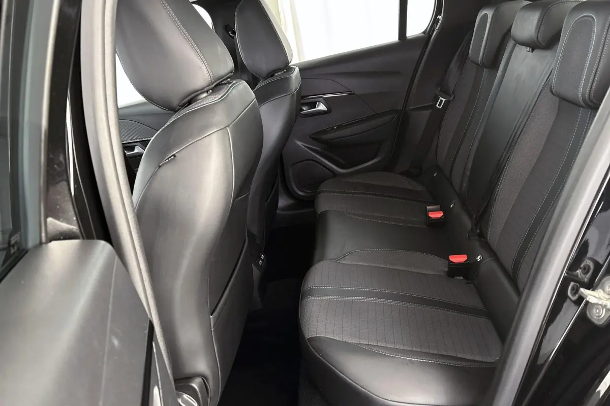 EV Blue Lease Allure 50 kWh Camera Apple CarPlay Climate Control Navi