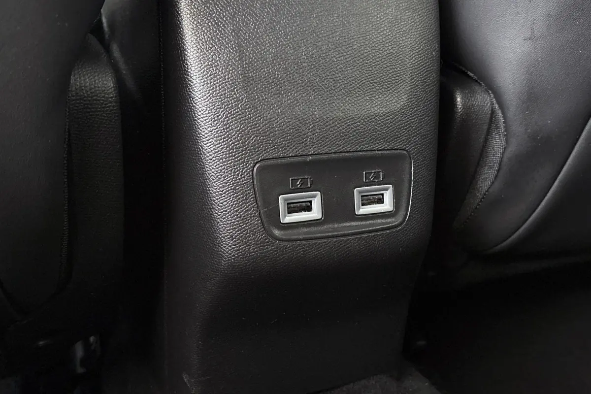EV Blue Lease Allure 50 kWh Camera Apple CarPlay Climate Control Navi