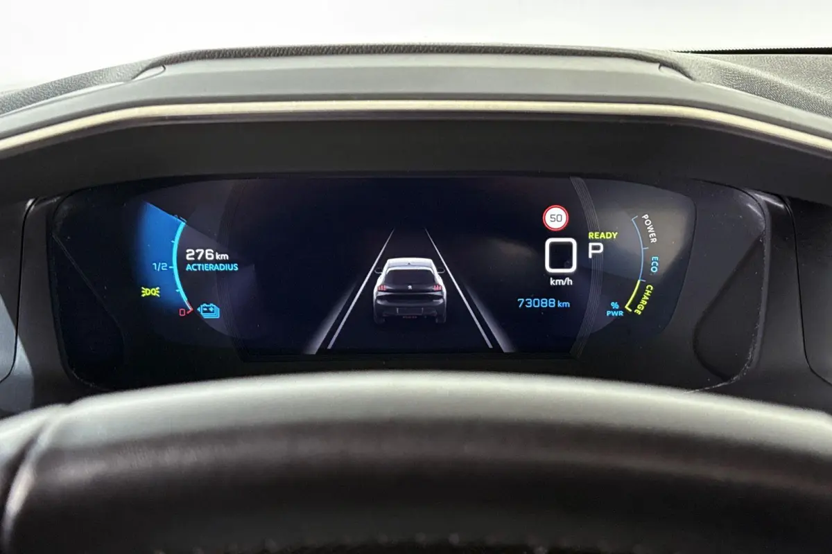 EV Blue Lease Allure 50 kWh Camera Apple CarPlay Climate Control Navi