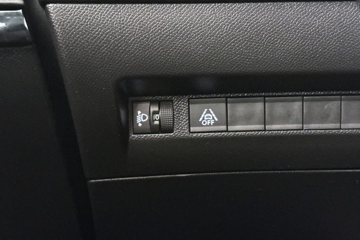 EV Blue Lease Allure 50 kWh Camera Apple CarPlay Climate Control Navi