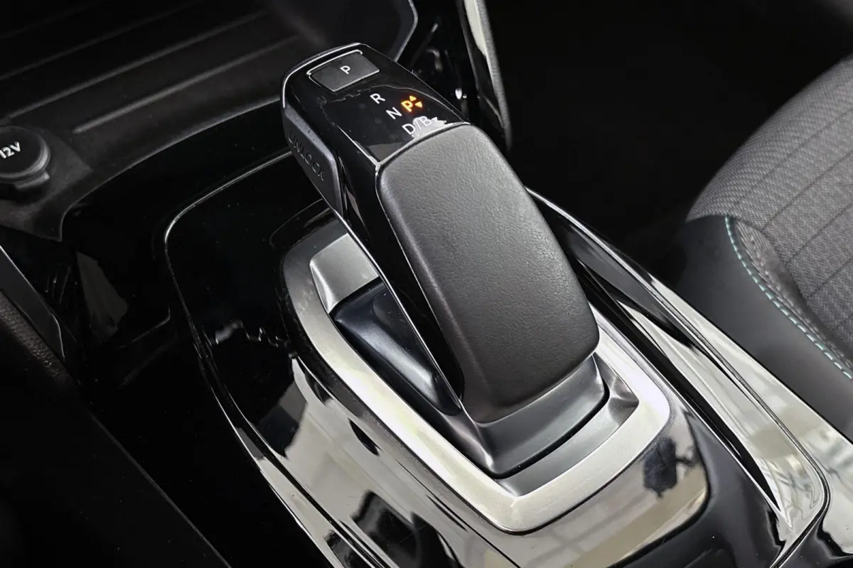 EV Blue Lease Allure 50 kWh Camera Apple CarPlay Climate Control Navi