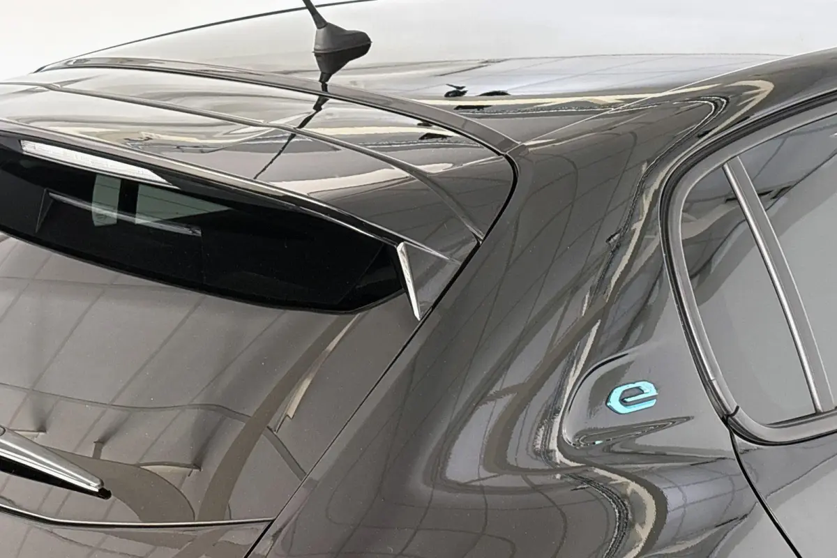 EV Blue Lease Allure 50 kWh Camera Apple CarPlay Climate Control Navi