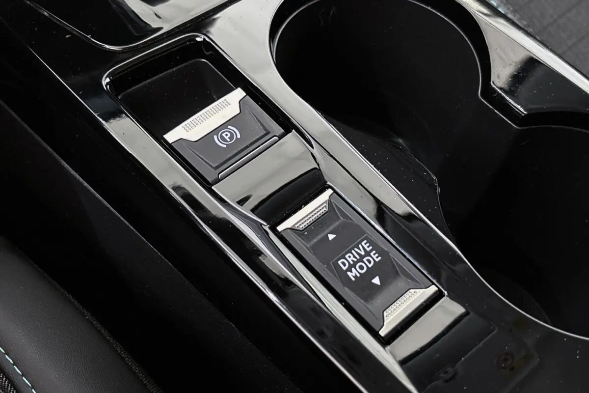 EV Blue Lease Allure 50 kWh Camera Apple CarPlay Climate Control Navi