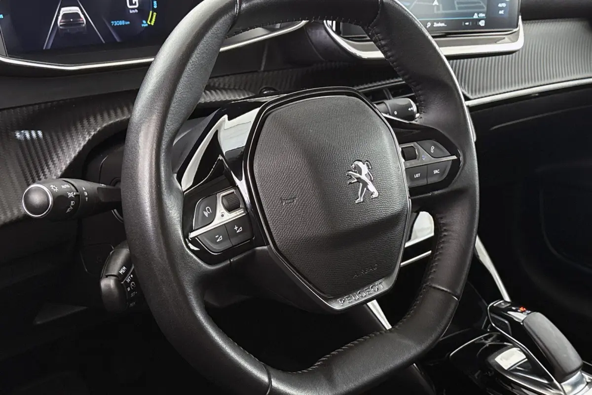 EV Blue Lease Allure 50 kWh Camera Apple CarPlay Climate Control Navi