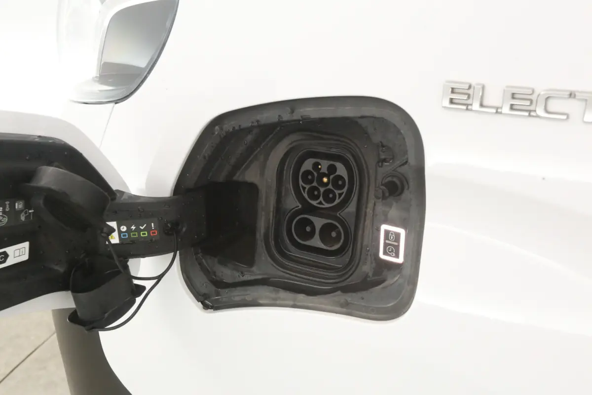 Electric 75 kWh L2H1 Range | Snelladen | SOH 98% | Airco | Cruise | 3 Zits | Carplay | Parkeersens.