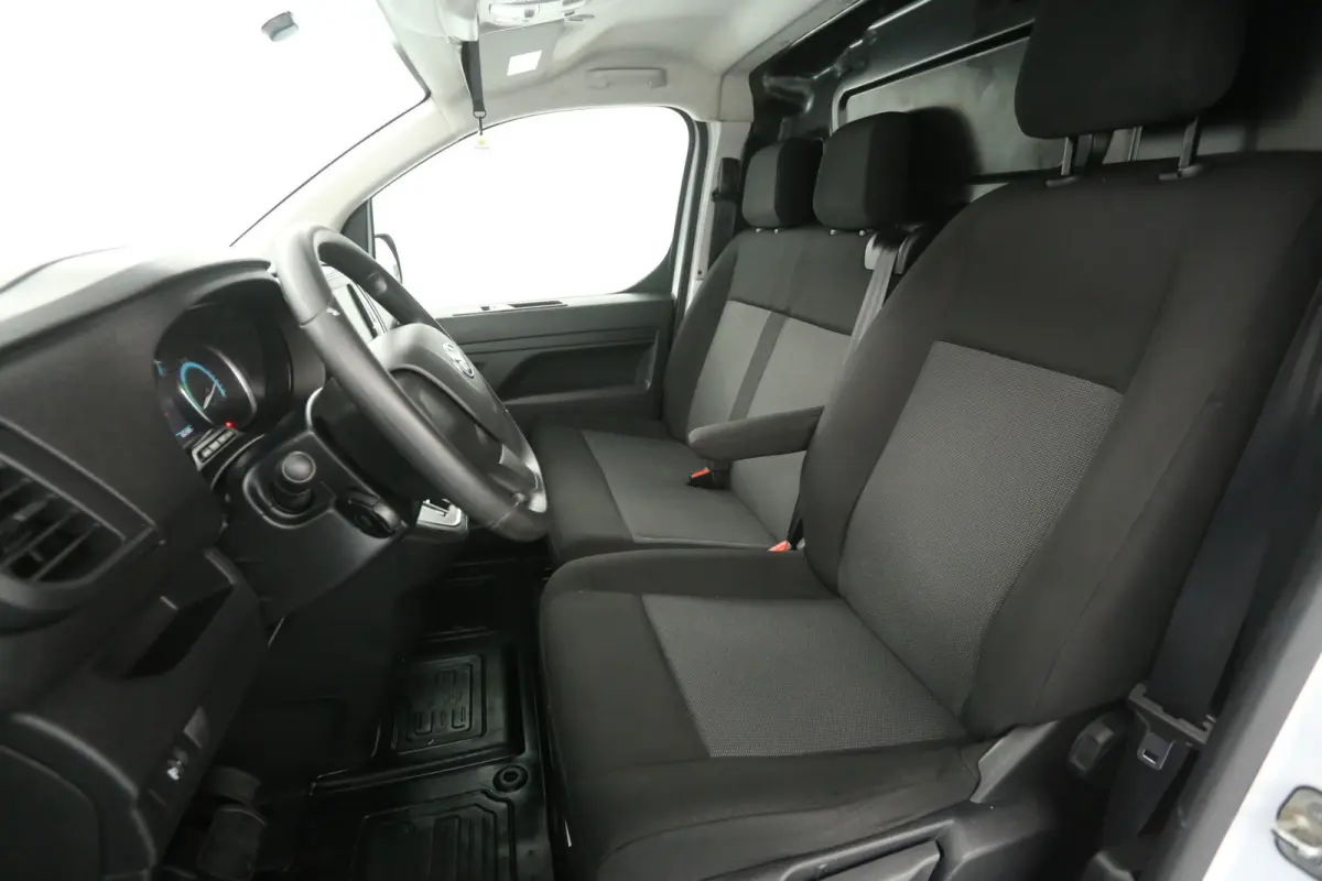 Electric 75 kWh L2H1 Range | Snelladen | SOH 98% | Airco | Cruise | 3 Zits | Carplay | Parkeersens.
