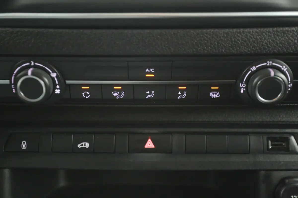 Electric 75 kWh L2H1 Range | Snelladen | SOH 98% | Airco | Cruise | 3 Zits | Carplay | Parkeersens.