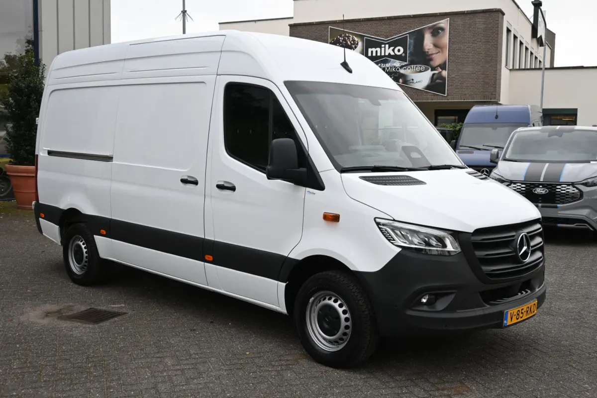 317 CDI L2H2 Pro LED, Geveerde stoel, Navigatie met camera