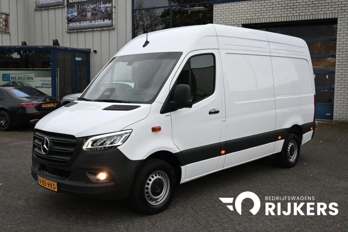 317 CDI L2H2 Pro LED, Geveerde stoel, Navigatie met camera