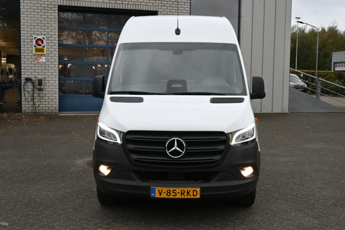 317 CDI L2H2 Pro LED, Geveerde stoel, Navigatie met camera