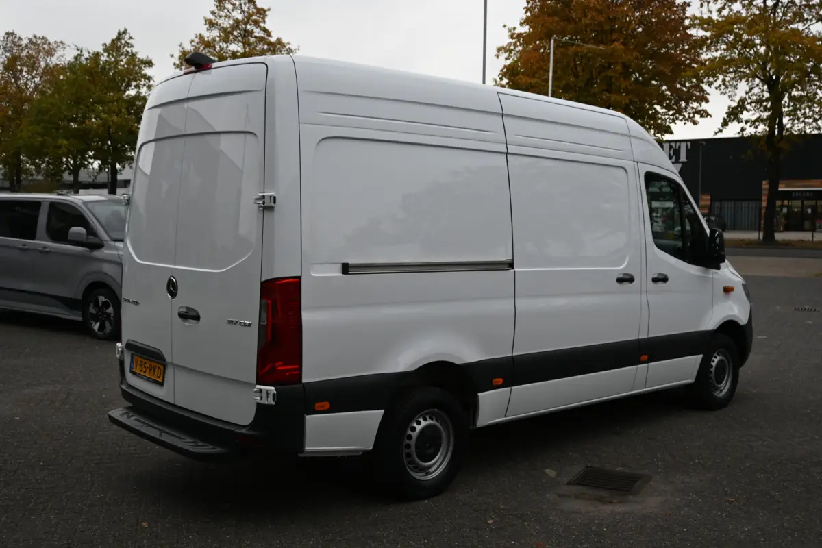 317 CDI L2H2 Pro LED, Geveerde stoel, Navigatie met camera