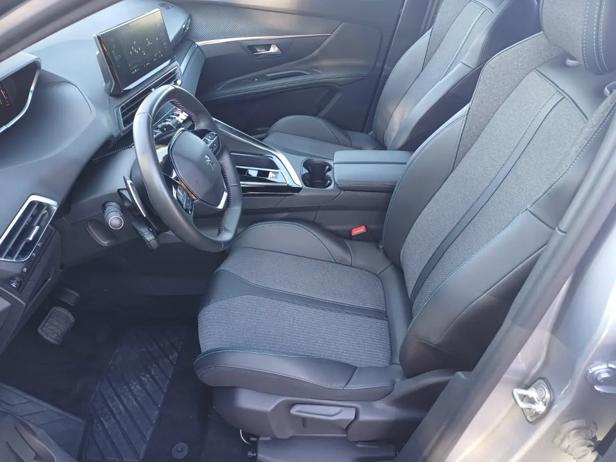 1.6 HYbrid 225 Allure Pack Business Camera | 17" Lichtmetaal | Parkeersensoren Achter | Climate | Cruise | LED | Achteruitrijcamera | Apple Carplay/Android Auto|telefoonintegratie premium | 
