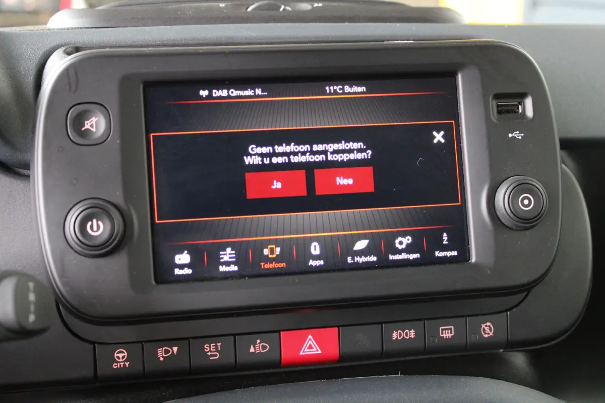 1.0 Hybrid Cross | DAB+ | Bluetooth | Elektrische ramen voor | All-Seasons | Parkeersensoren achter |