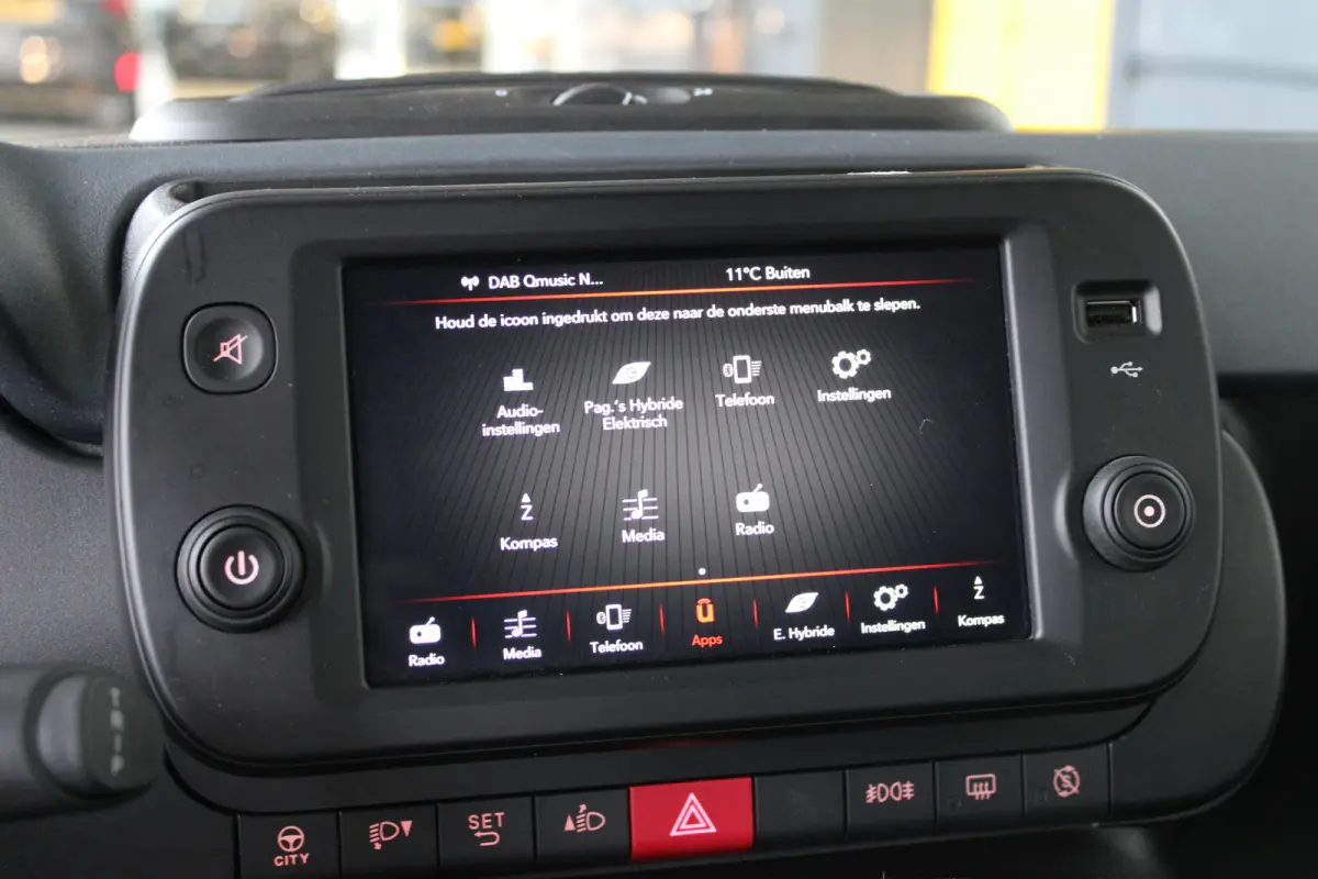 1.0 Hybrid Cross | DAB+ | Bluetooth | Elektrische ramen voor | All-Seasons | Parkeersensoren achter |