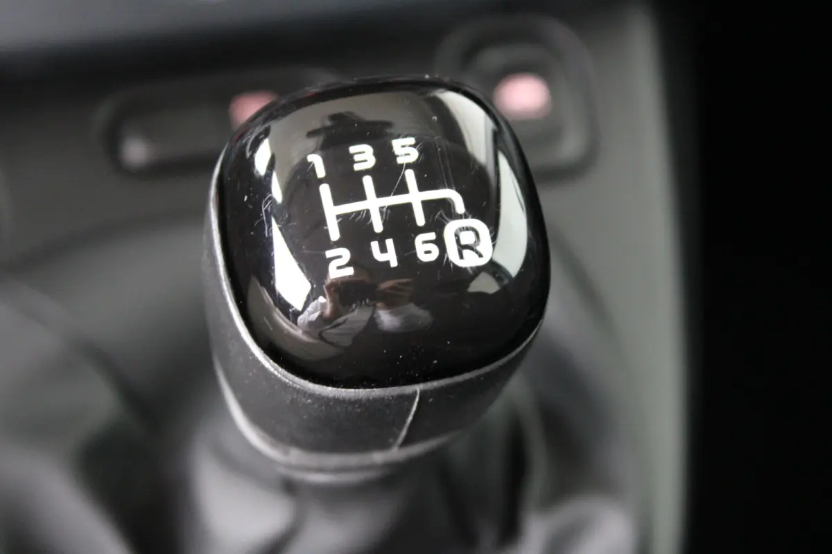 1.0 Hybrid Cross | DAB+ | Bluetooth | Elektrische ramen voor | All-Seasons | Parkeersensoren achter |
