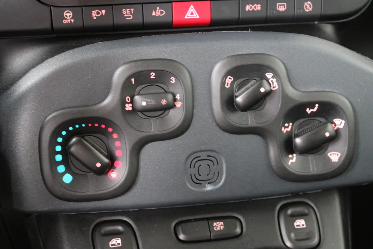 1.0 Hybrid Cross | DAB+ | Bluetooth | Elektrische ramen voor | All-Seasons | Parkeersensoren achter |