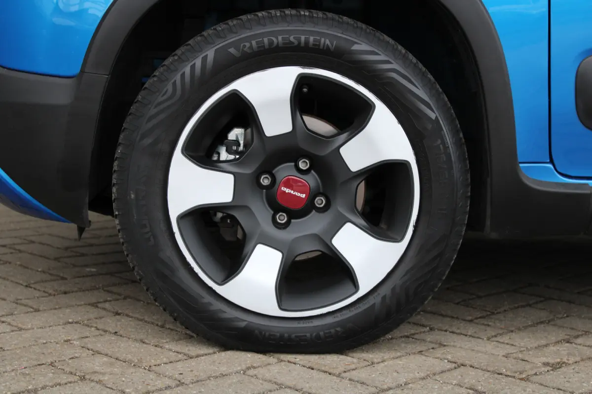 1.0 Hybrid Cross | DAB+ | Bluetooth | Elektrische ramen voor | All-Seasons | Parkeersensoren achter |
