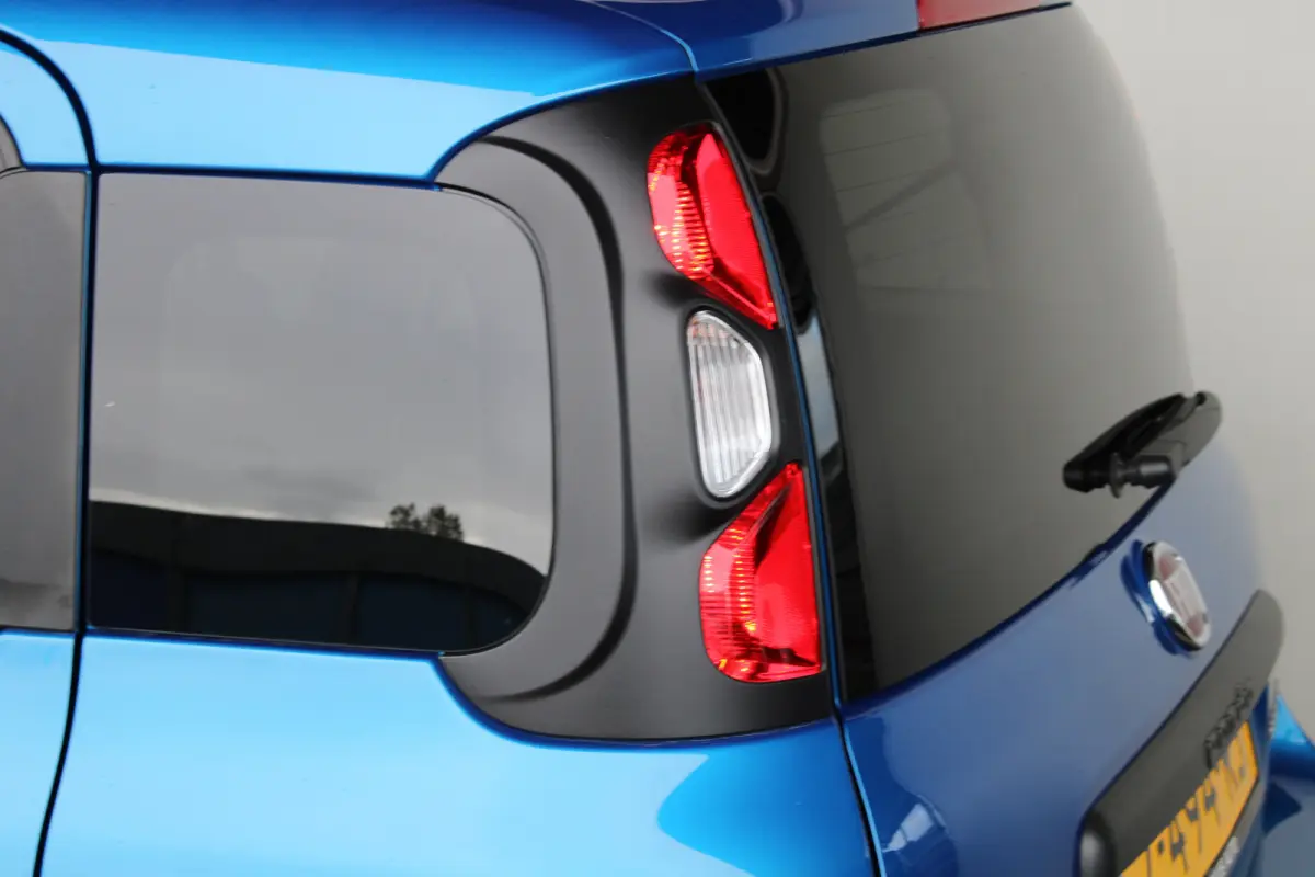 1.0 Hybrid Cross | DAB+ | Bluetooth | Elektrische ramen voor | All-Seasons | Parkeersensoren achter |