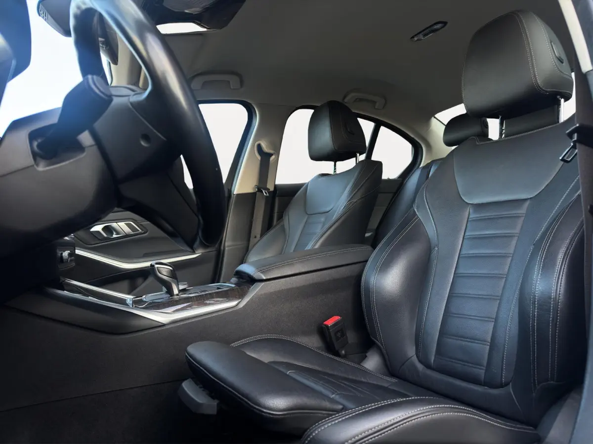 320i 184PK Exe. Edition Leer Virtual Cockpit