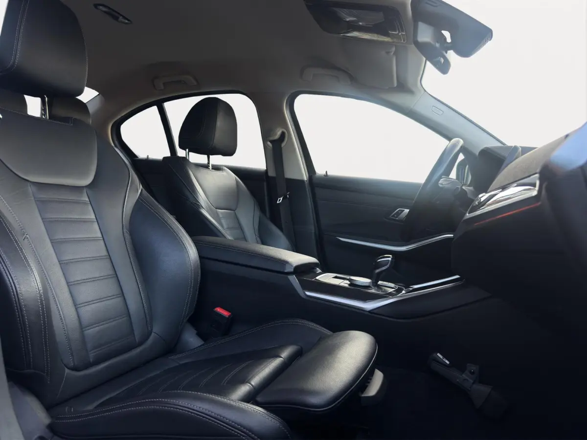 320i 184PK Exe. Edition Leer Virtual Cockpit