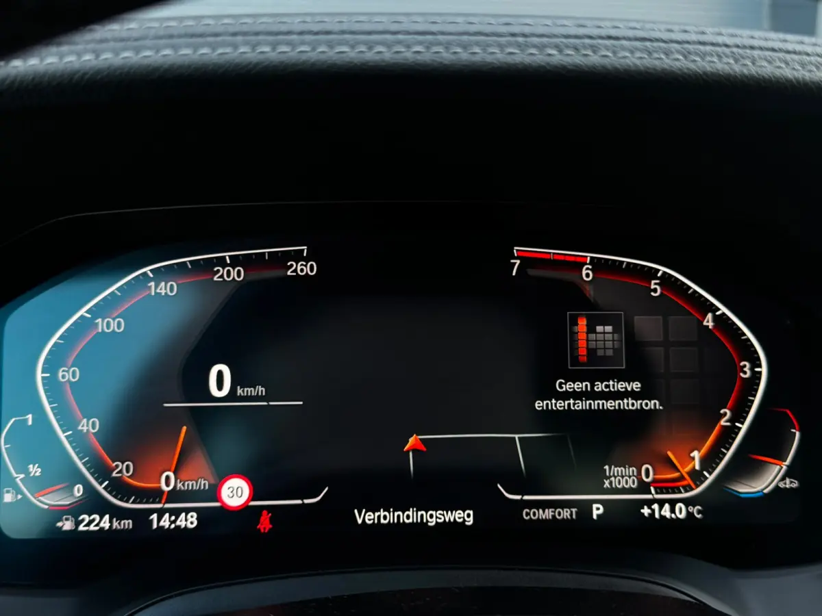 320i 184PK Exe. Edition Leer Virtual Cockpit