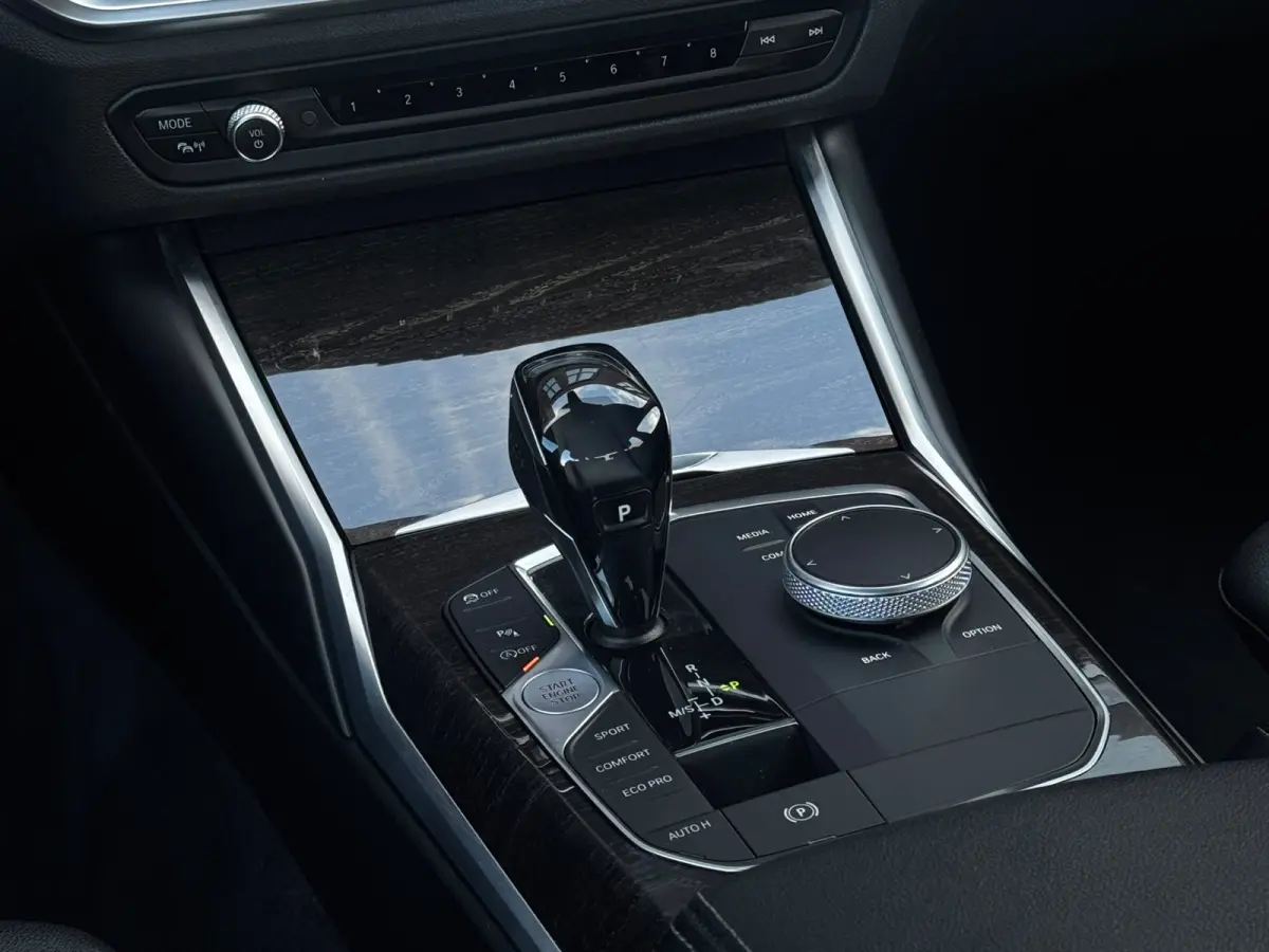 320i 184PK Exe. Edition Leer Virtual Cockpit
