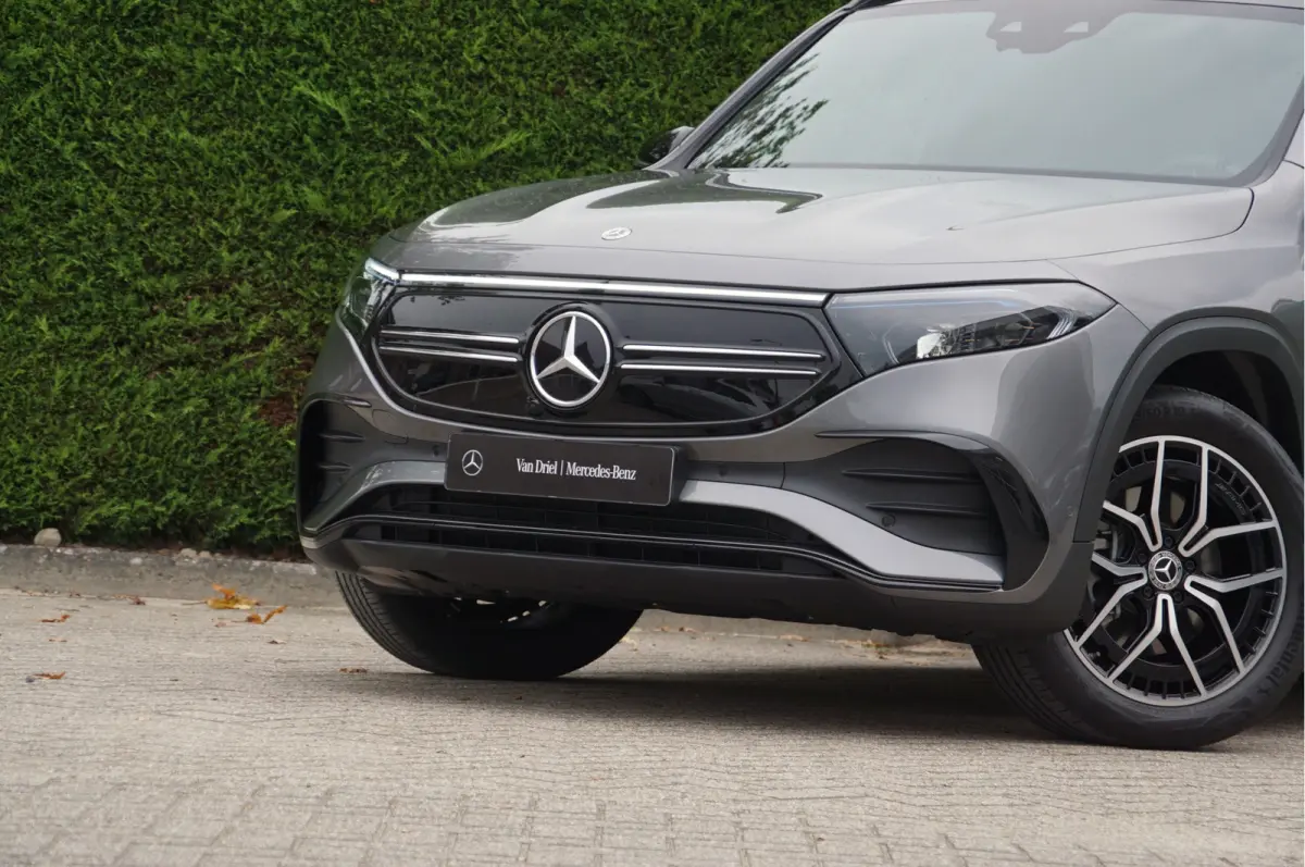 EQB 300 4M AMG Line Might 67 kWh | Panorama Dodehoek Sfeerverlichting