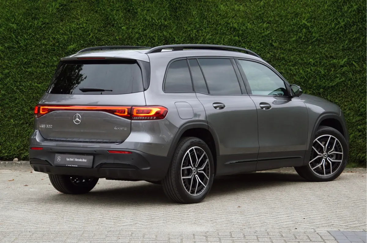 EQB 300 4M AMG Line Might 67 kWh | Panorama Dodehoek Sfeerverlichting