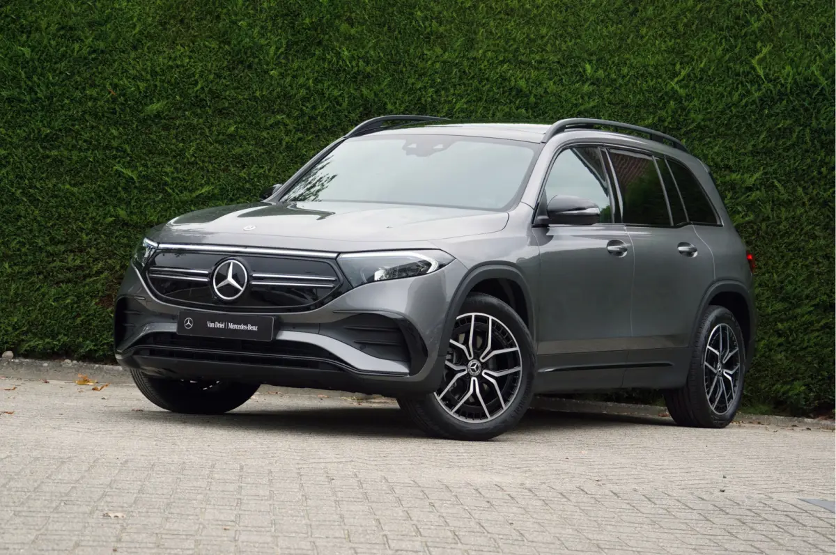 EQB 300 4M AMG Line Might 67 kWh | Panorama Dodehoek Sfeerverlichting