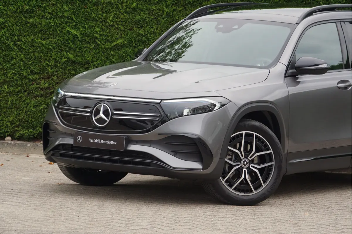 EQB 300 4M AMG Line Might 67 kWh | Panorama Dodehoek Sfeerverlichting