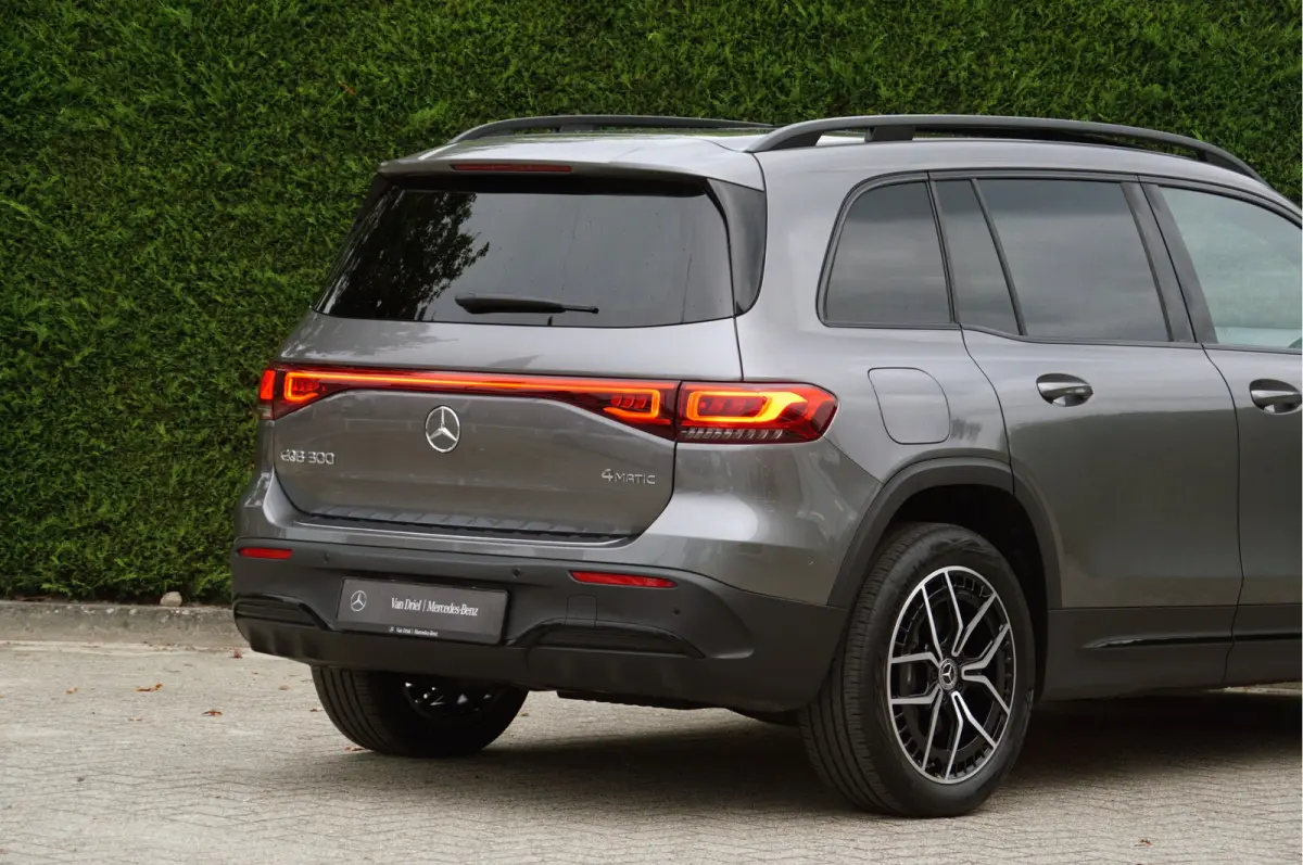 EQB 300 4M AMG Line Might 67 kWh | Panorama Dodehoek Sfeerverlichting