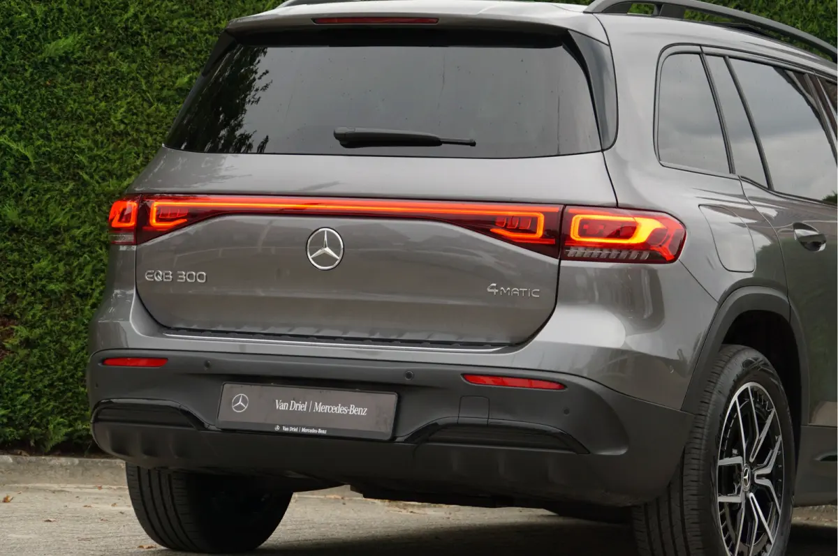 EQB 300 4M AMG Line Might 67 kWh | Panorama Dodehoek Sfeerverlichting