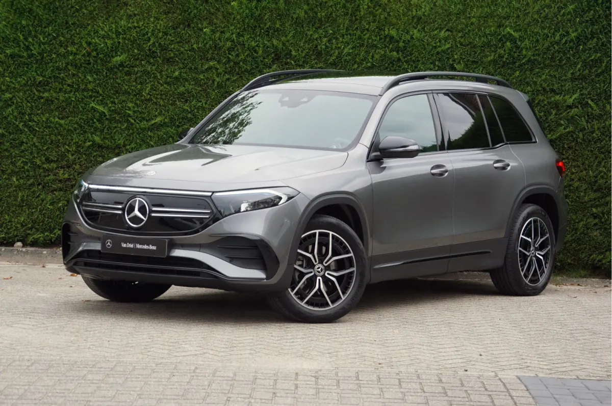 EQB 300 4M AMG Line Might 67 kWh | Panorama Dodehoek Sfeerverlichting