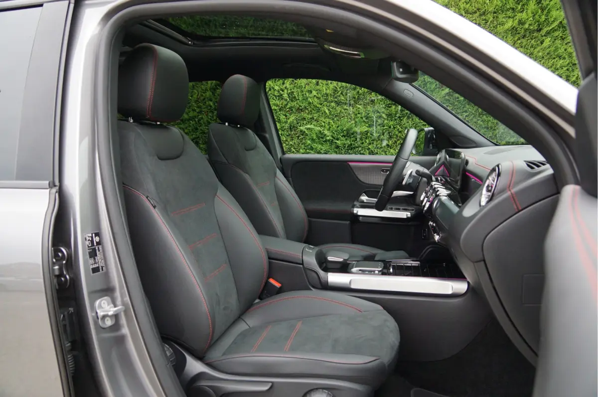 EQB 300 4M AMG Line Might 67 kWh | Panorama Dodehoek Sfeerverlichting