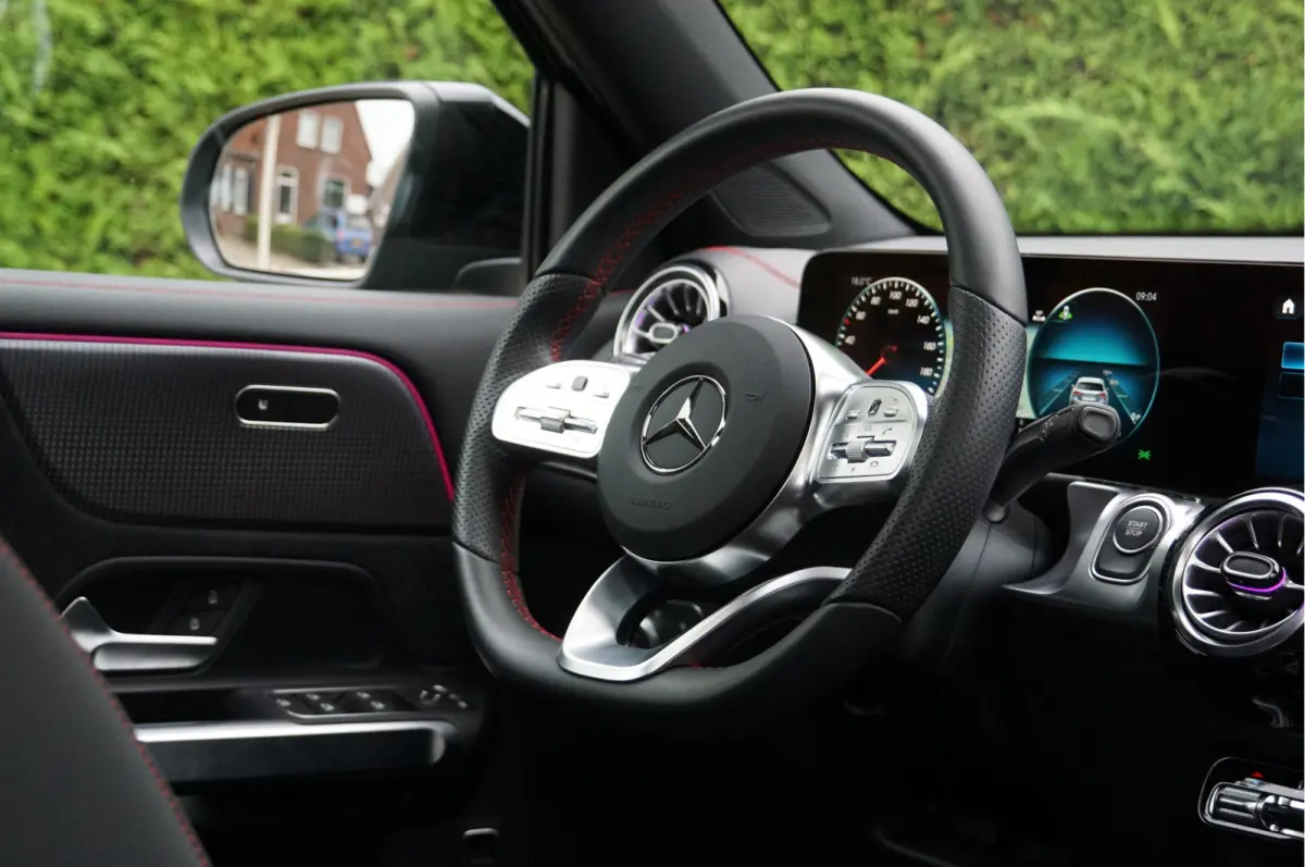 EQB 300 4M AMG Line Might 67 kWh | Panorama Dodehoek Sfeerverlichting