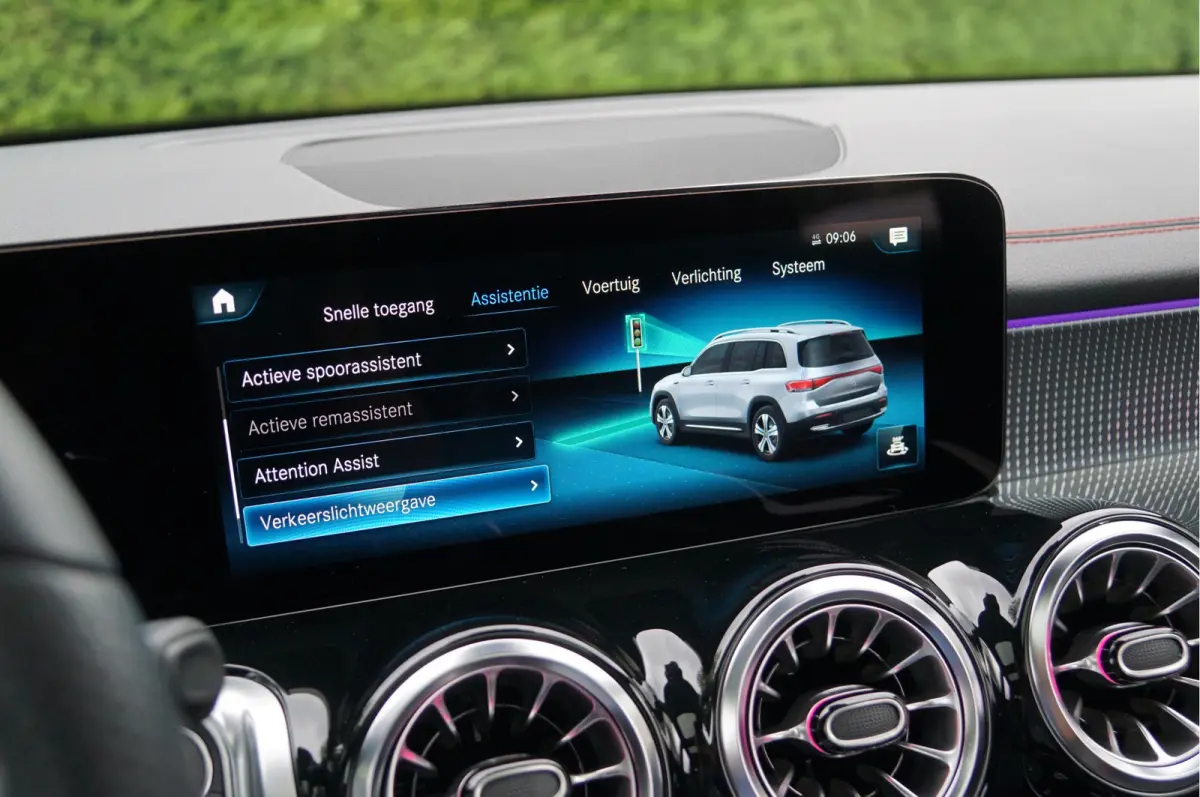 EQB 300 4M AMG Line Might 67 kWh | Panorama Dodehoek Sfeerverlichting