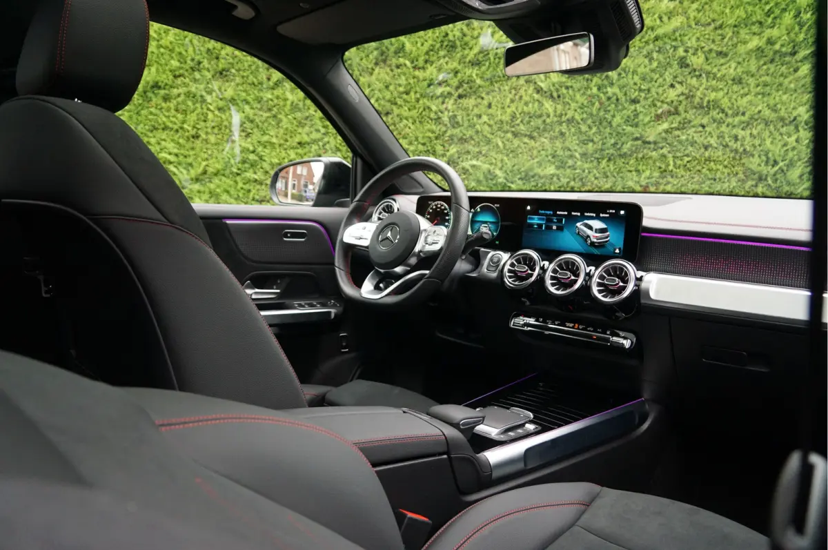 EQB 300 4M AMG Line Might 67 kWh | Panorama Dodehoek Sfeerverlichting