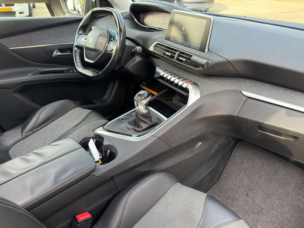 1.2 PureTech Blue Lease Premium l 7 persoons l Distr VV l Camera l Pano l rijdt en schakelt zeer goed l