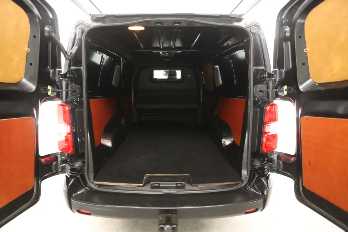 2.0 BlueHDI L3H1 | Automaat | Airco | Cruise | Camera | Carplay | 3 Zits | Trekhaak | Parkeersens.