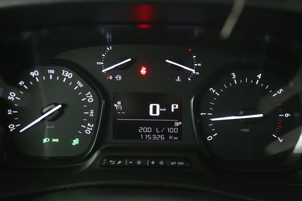 2.0 BlueHDI L3H1 | Automaat | Airco | Cruise | Camera | Carplay | 3 Zits | Trekhaak | Parkeersens.