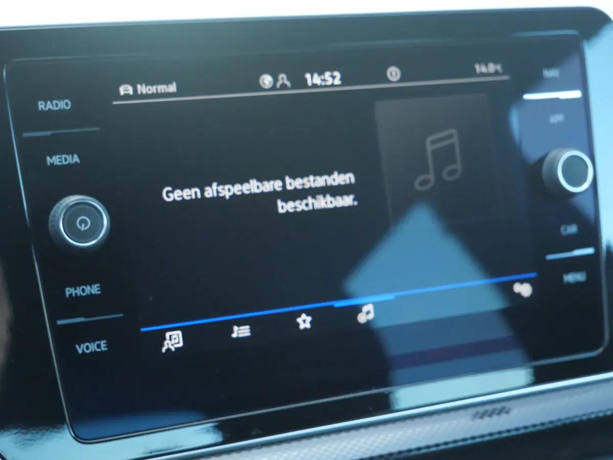 1.0 TSI R-Line Edition Automaat 18 Inch / Climate Control / Sportstoelen