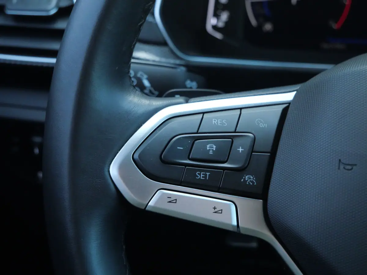 1.0 TSI R-Line Edition Automaat 18 Inch / Climate Control / Sportstoelen
