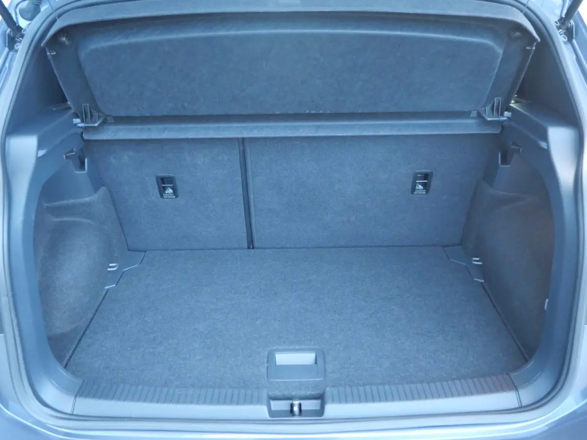 1.0 TSI R-Line Edition Automaat 18 Inch / Climate Control / Sportstoelen